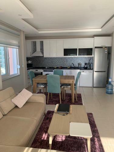Modern And Bright Apartment 5min From The Sea
