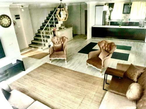 5mins From Airport. Luxury Villa In The Forest