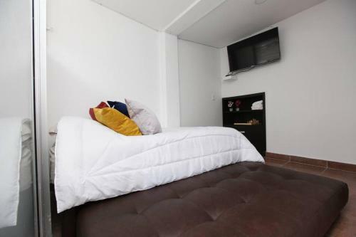 Cozy 4 Bedroom Home With Jacuzzi And Outside Deck