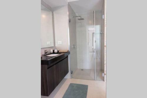 Luxurious Stay At Modern Apartment (equipetrol)