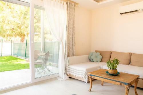 Villa Charming House Close To Beach In Cesme