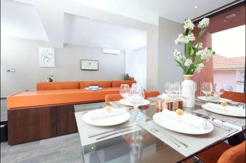Apartamento Luxurious Executive One Bedroom Suite Space Available