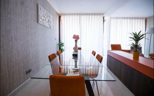 Apartamento Luxurious Executive One Bedroom Suite Space Available