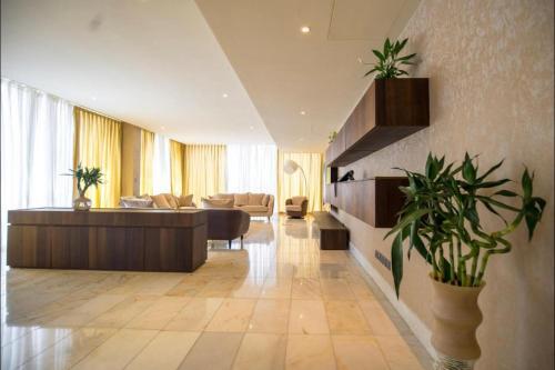 Apartamento Luxurious One Bedroom Executive Space Available