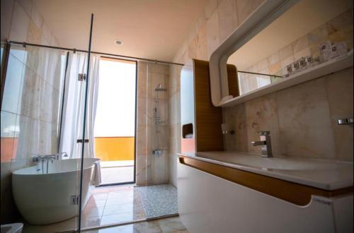 Apartamento Luxurious One Bedroom Executive Space Available