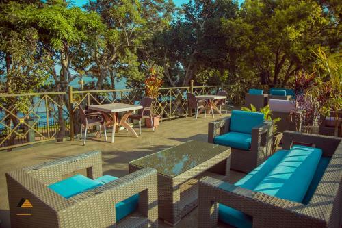 Hotel Cwezi By The Lake