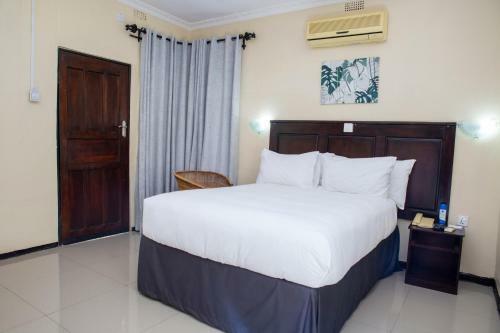 Hotel Zambezi Junction Lodge