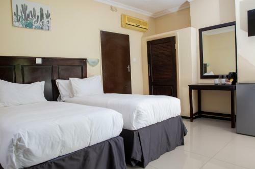 Hotel Zambezi Junction Lodge