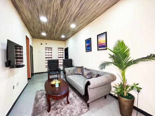 Eleven Apartments Agidingbi