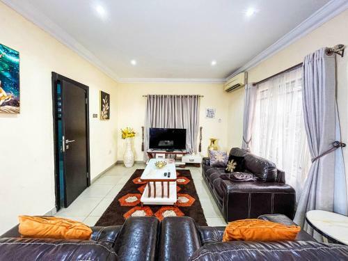 Eleven Apartments Agidingbi