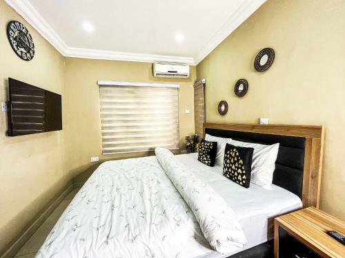Eleven Apartments Agidingbi