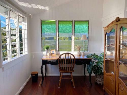 Cooroy Old World Charm, - Amazing Views - Farm Stay