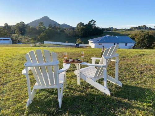 Cooroy Old World Charm, - Amazing Views - Farm Stay