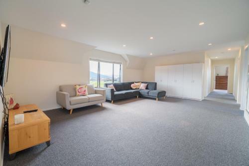 Acheron Homestead - Te Anau Holiday Home