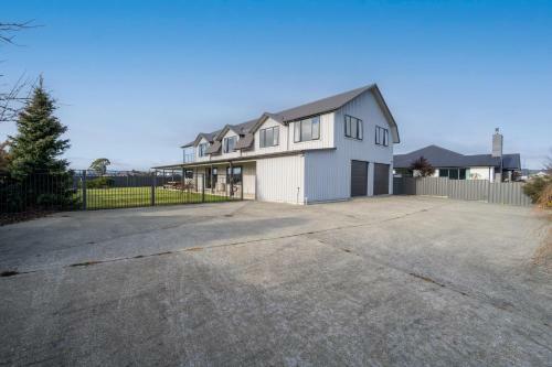 Acheron Homestead - Te Anau Holiday Home