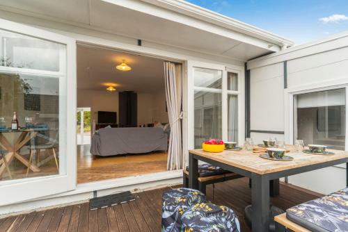Kerer? Lodge - Two Mile Bay Holiday Home
