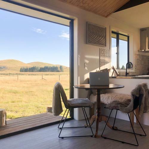 Peak View Cabin - Ben Ohau - Stylish Seclusion