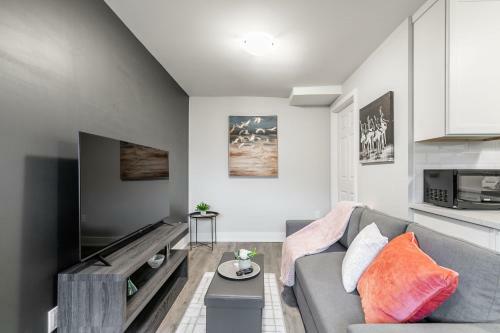 1br - Boutique Apartment With Netflix- Prime Location