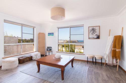 4 Seaview St
