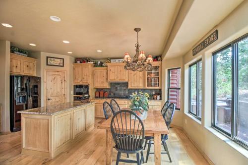 Torreon Crows Nest Mtn Home With Majestic Views