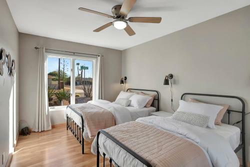 Villa *new*designer Oasis 4bdrm W/pool/jacuzzi/pooltable/mini Botanical Garden
