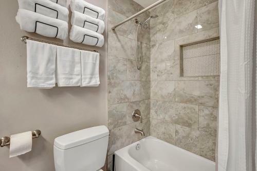 Villa *new*designer Oasis 4bdrm W/pool/jacuzzi/pooltable/mini Botanical Garden