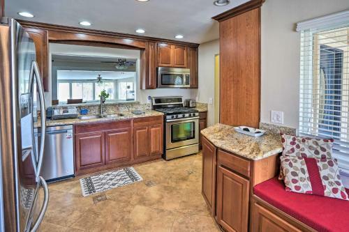 Quiet Anaheim Home With Pool, 5 Mi To Disney!
