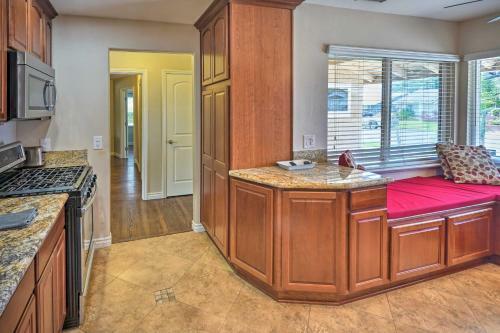 Quiet Anaheim Home With Pool, 5 Mi To Disney!