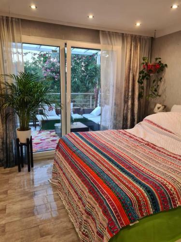 Cozy Room With A Beautiful Garden View