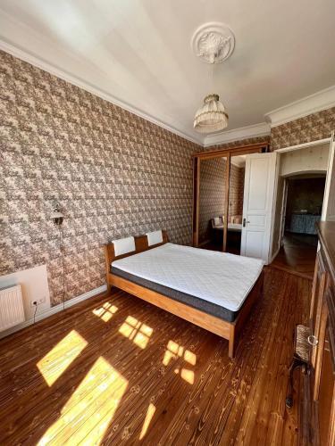 Lovely 3- Room Apartment In Historical House