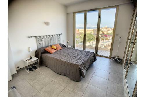 2 Bed Apartment Sea View 100m From Beach - Happy Rentals