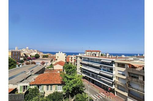 2 Bed Apartment Sea View 100m From Beach - Happy Rentals