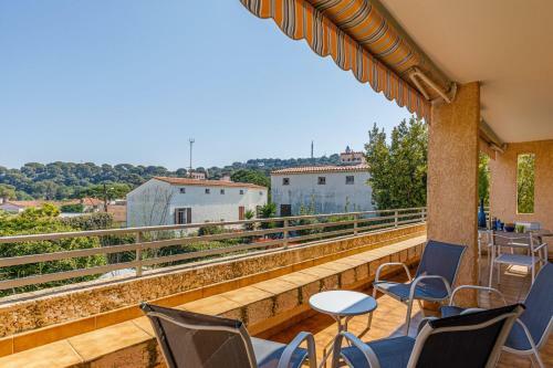 1 Bedroom Apartment, Pool & Garage - Happy Rentals