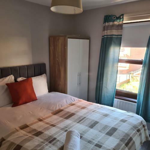 Short Stroll To Cathedral Quarter And City Centre