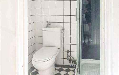 Amazing Apartment In Eringsboda With 2 Bedrooms