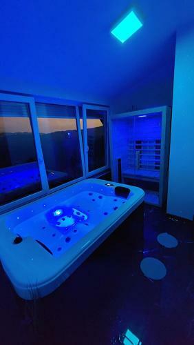 Vineyard House With Sauna And Jacuzzi For 2