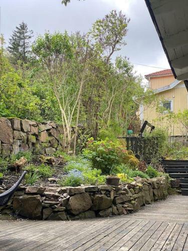 Villa Charmigt Hus I Skogen, Men Mitt I Stan