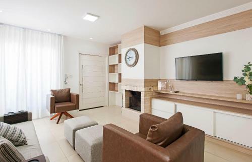 3 Quartos Em Canela - Decorado E Equipado Em Bairro Tranquilo