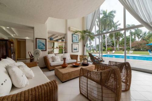 Preciosa Casa Con Piscina Y Un Clima Privilegiado