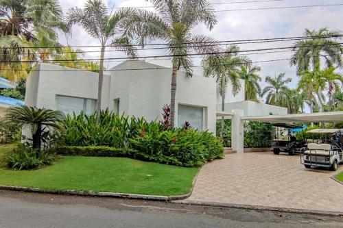 Preciosa Casa Con Piscina Y Un Clima Privilegiado