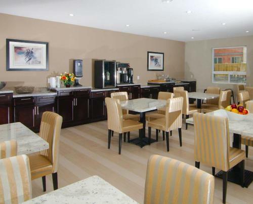 Hotel Paradise Inn And Suites