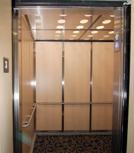 Hotel Paradise Inn And Suites