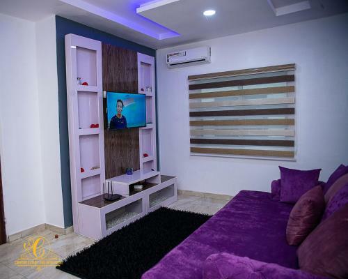 Comforts Court And Apartment