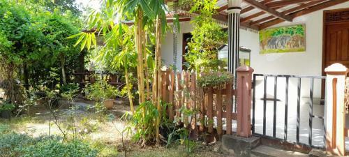 Hostal Batu's Safari Villa
