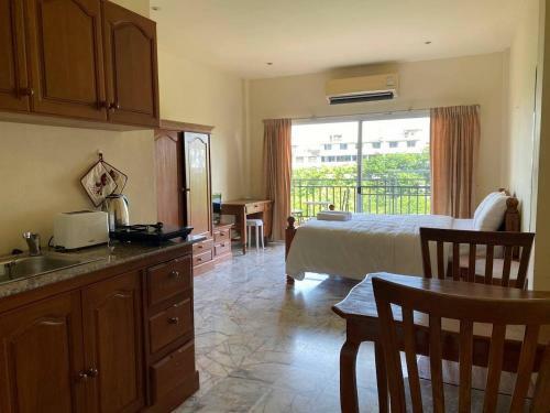 Hostal Jomtien Seaside House