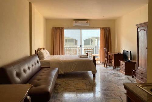 Hostal Jomtien Seaside House
