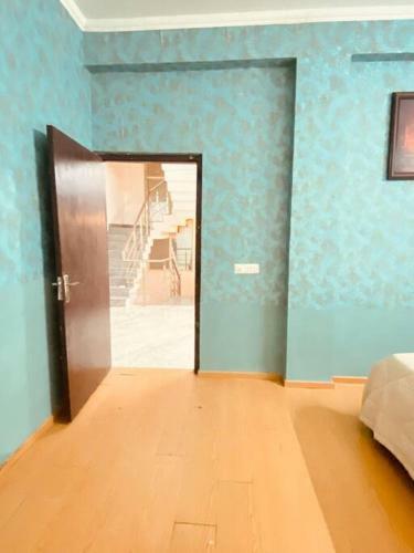 Entire Villa With Private Parking & Private Garden