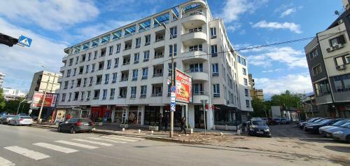 Colonel Apartment 953