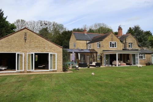 Hostal York Cottage House & Spa