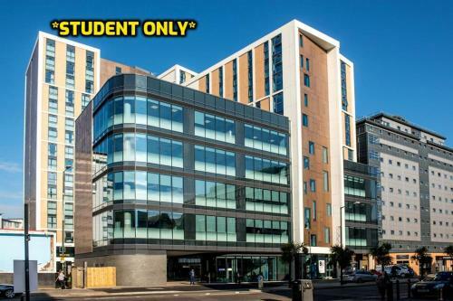 Student Only Zeni 6 Bed Apartment Bournemouth
